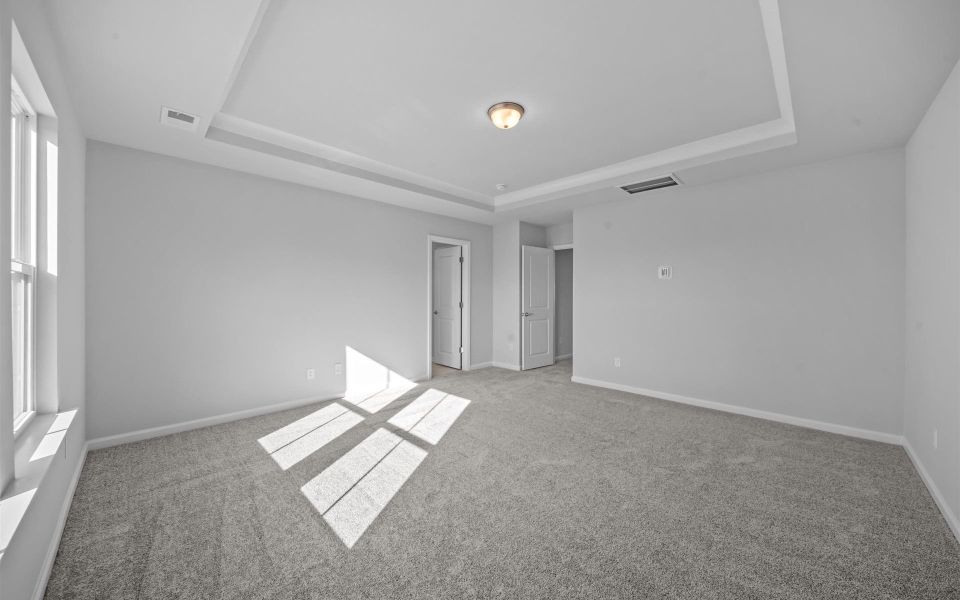 Spacious, unfurnished interior of a new home in Fox Hollow, Spartanburg (Image 28).