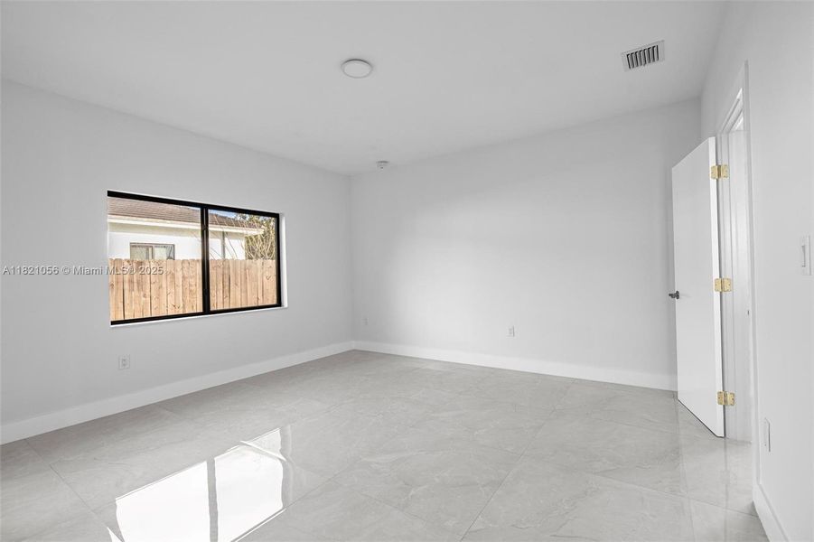 Spacious, unfurnished interior of a new home in , Cutler Bay (Image 21).
