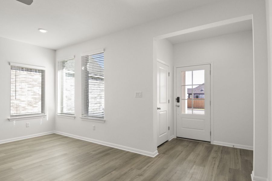 Spacious, unfurnished interior of a new home in Crosswinds, Kyle (Image 19).