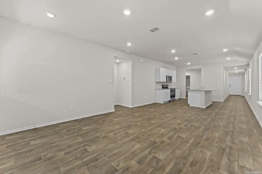 Spacious, unfurnished interior of a new home in Laurel Vistas, San Antonio (Image 17). Spacious, unfurnished interior of a new home in Laurel Vistas, San Antonio (Image 17).