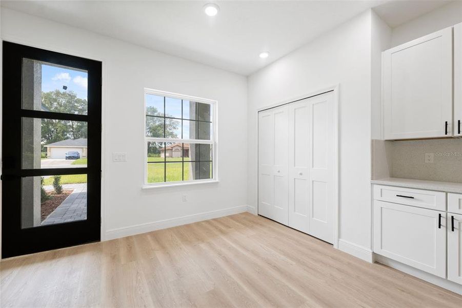 Spacious, unfurnished interior of a new home in , Ocala (Image 27).