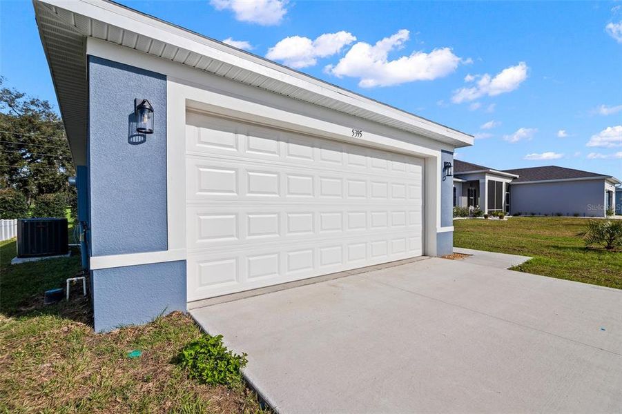 Exterior details and patio area of a home in SummerCrest, Ocala (Image 3).