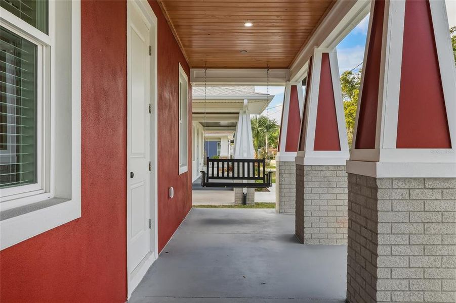 Exterior details and patio area of a home in , Tampa (Image 4).