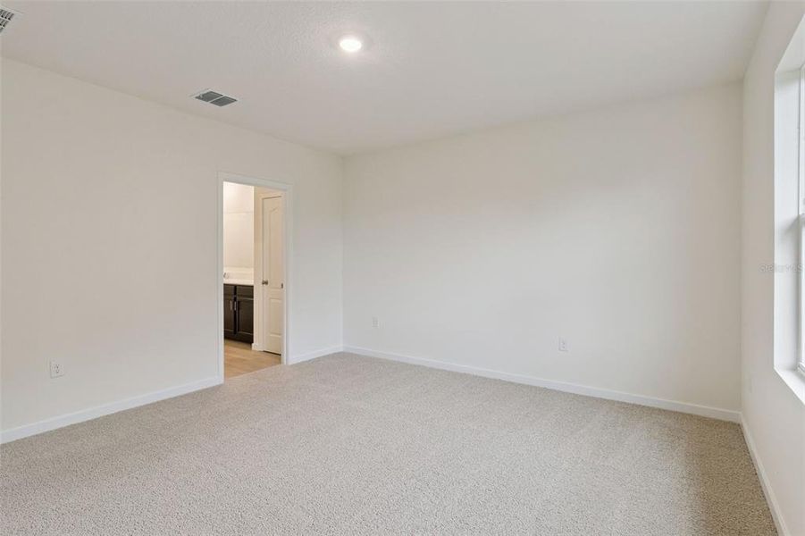 Spacious, unfurnished interior of a new home in , Kissimmee (Image 29).
