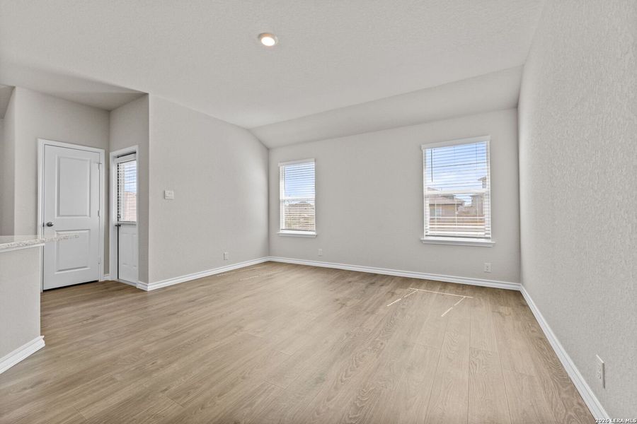 Spacious, unfurnished interior of a new home in Redbird Ranch, San Antonio (Image 11).