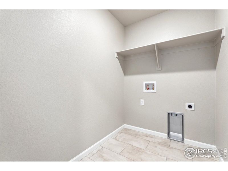 Spacious, unfurnished interior of a new home in Pintail Commons at Johnstown Village, Johnstown (Image 10).