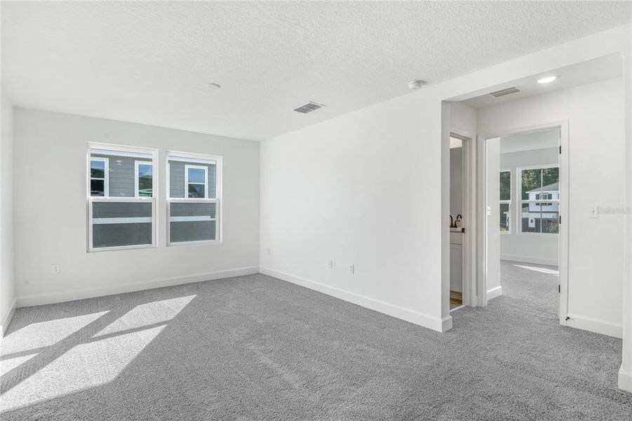 Spacious, unfurnished interior of a new home in Seasons at Wekiva Ridge, Mount Dora (Image 14). Spacious, unfurnished interior of a new home in Seasons at Wekiva Ridge, Mount Dora (Image 14).