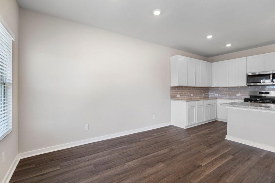 Spacious, unfurnished interior of a new home in River Ranch Trails, Dayton (Image 20).