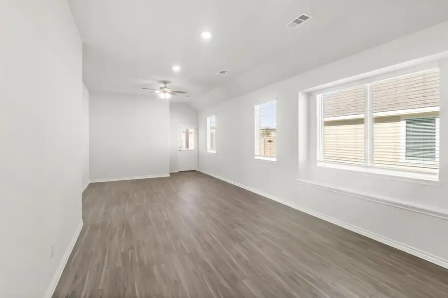 Spacious, unfurnished interior of a new home in Retreat at Fossil Creek, Fort Worth (Image 11). Spacious, unfurnished interior of a new home in Retreat at Fossil Creek, Fort Worth (Image 11).