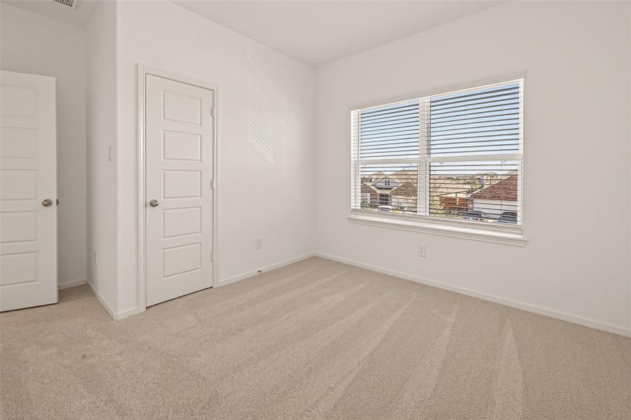 Spacious, unfurnished interior of a new home in Lago Mar, Texas City (Image 13).