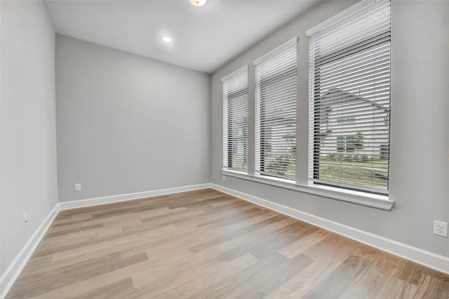 Spacious, unfurnished interior of a new home in , Richmond (Image 19).