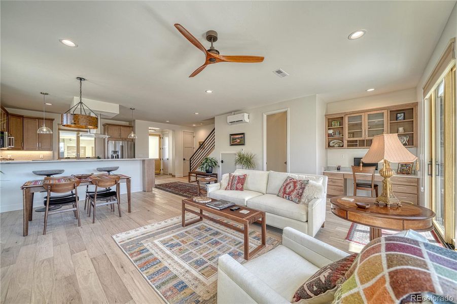 10 ft ceilings throughout