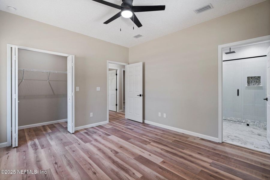 Spacious, unfurnished interior of a new home in , Keystone Heights (Image 17).