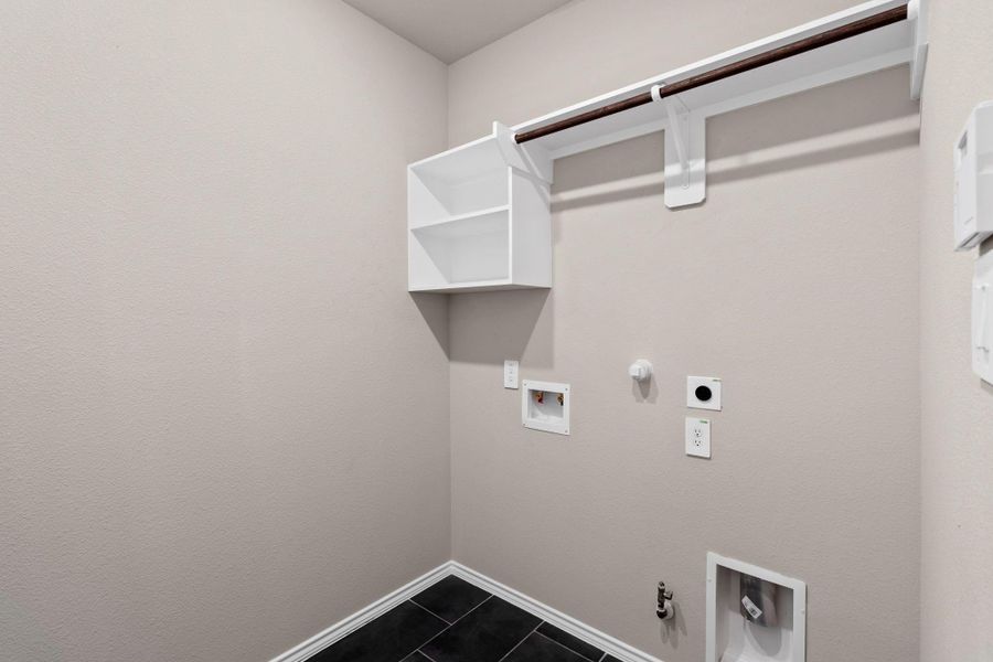 Spacious, unfurnished interior of a new home in The Highlands 45', Porter (Image 22).