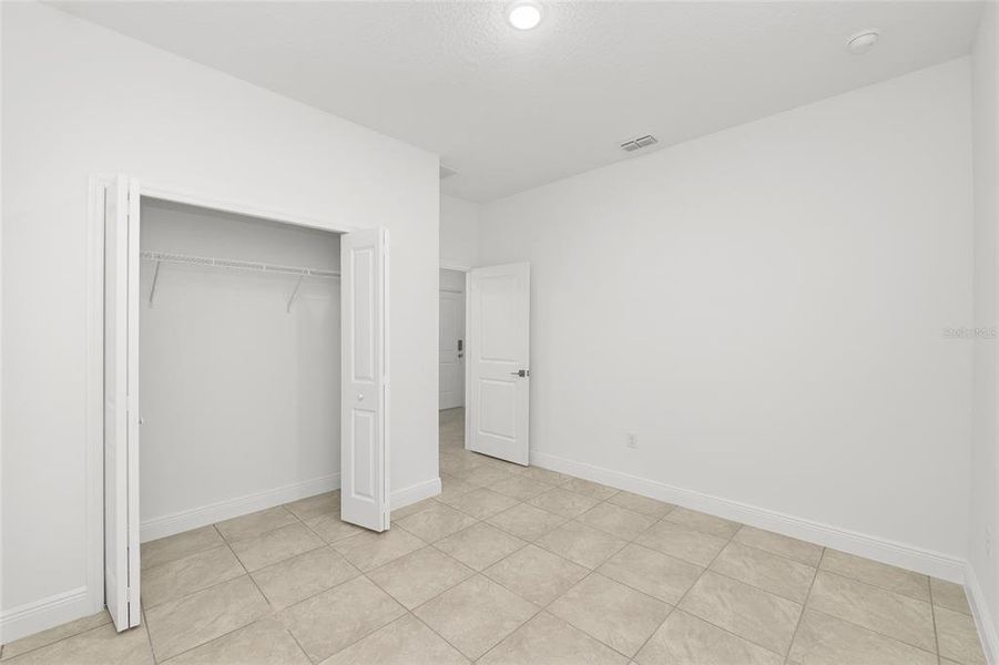 Spacious, unfurnished interior of a new home in , Citrus Springs (Image 27).