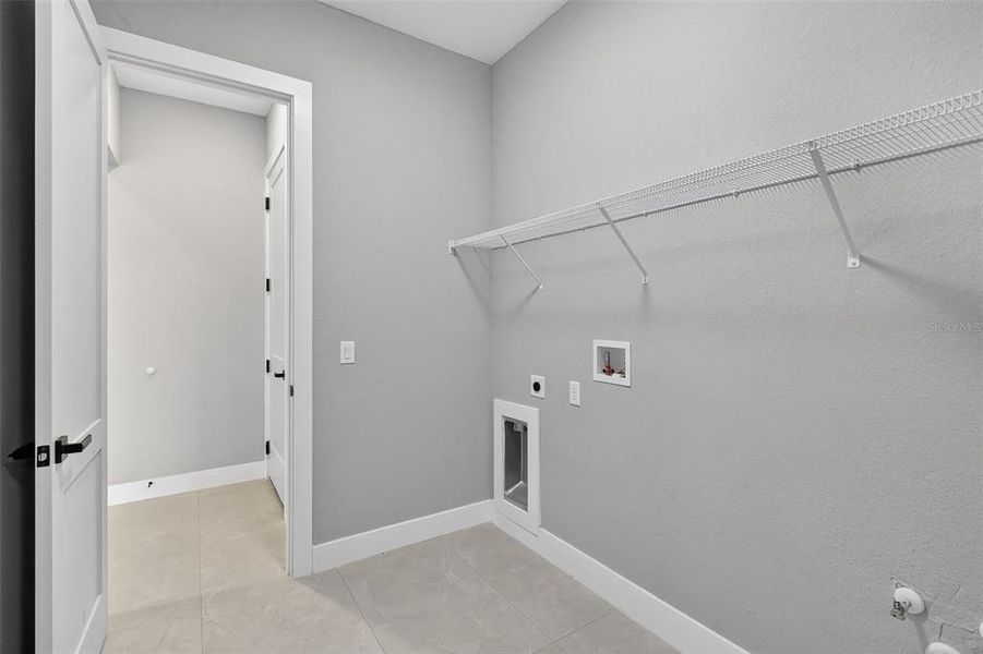 Spacious, unfurnished interior of a new home in , Port Charlotte (Image 59).