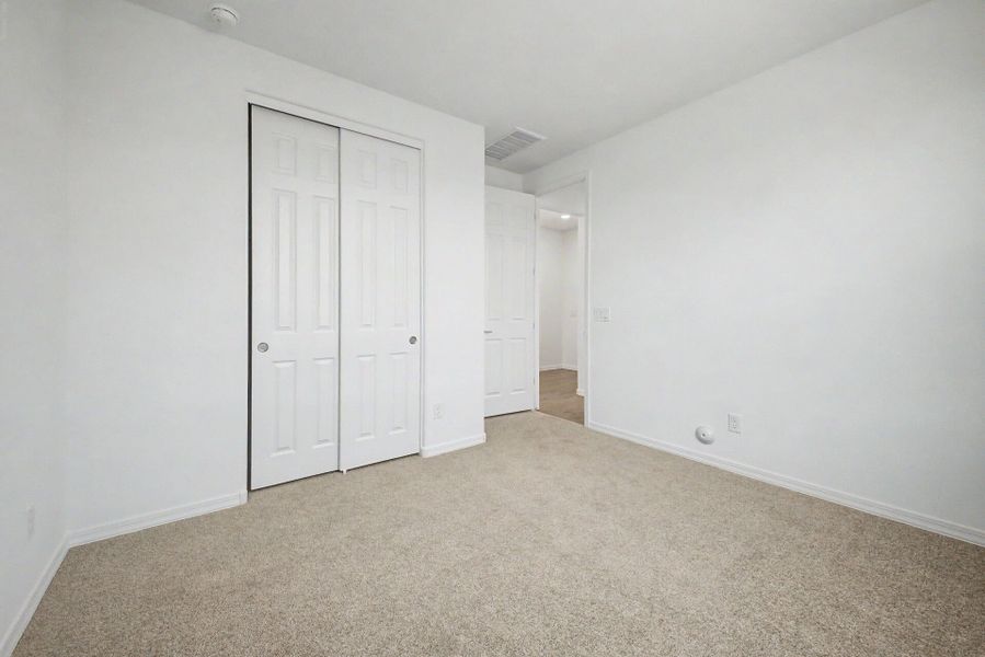 Spacious, unfurnished interior of a new home in Las Ventanas, Goodyear (Image 15).