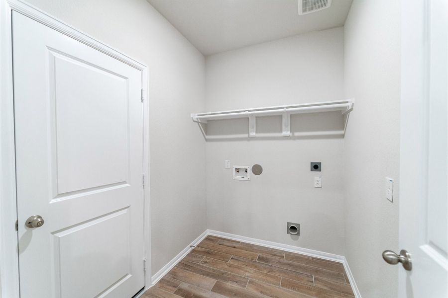 Spacious, unfurnished interior of a new home in Creekhaven, Arcola (Image 41).