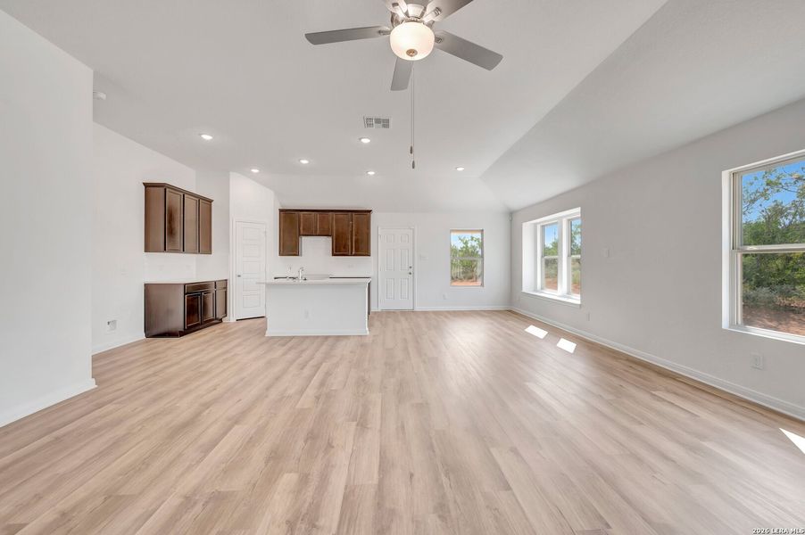 Spacious, unfurnished interior of a new home in Chaparral Ranch, Floresville (Image 23).