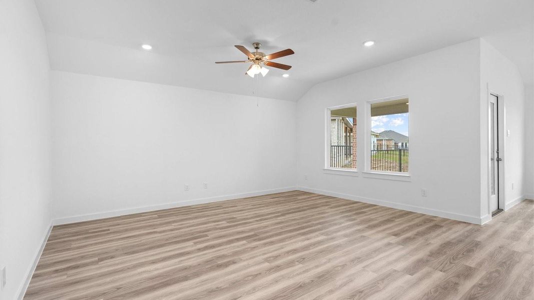 Spacious, unfurnished interior of a new home in Riverwood Ranch, Angleton (Image 16).