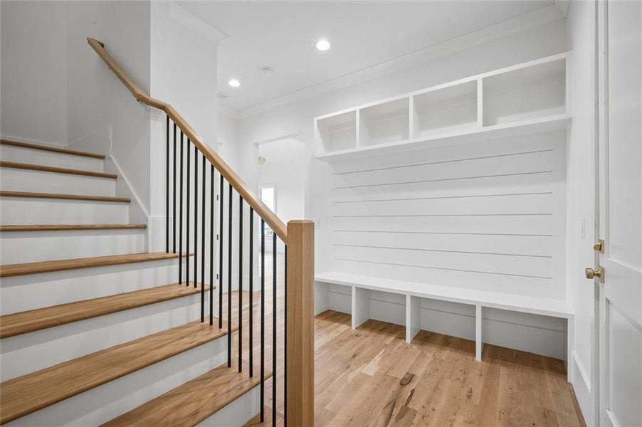 Spacious, unfurnished interior of a new home in , Bogart (Image 23).