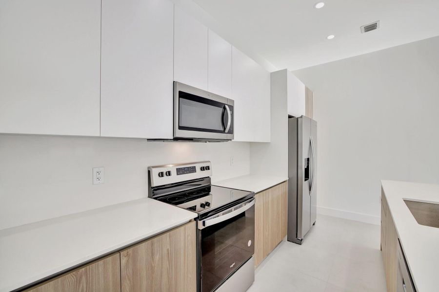 Furnished interior view inside a new home in , Oakland Park (Image 13).