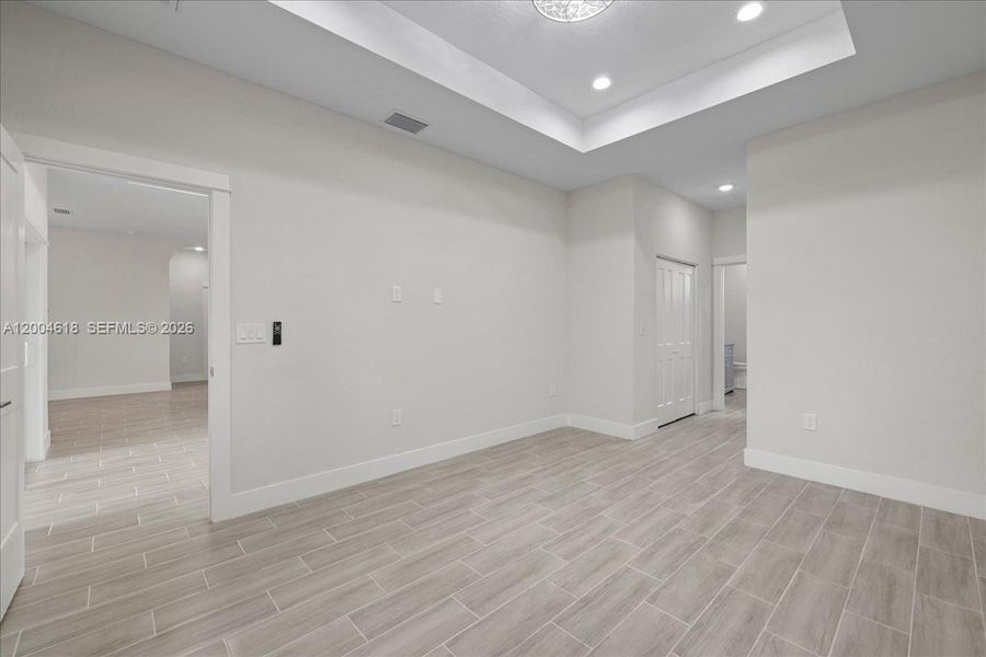 Spacious, unfurnished interior of a new home in , Lehigh Acres (Image 17).