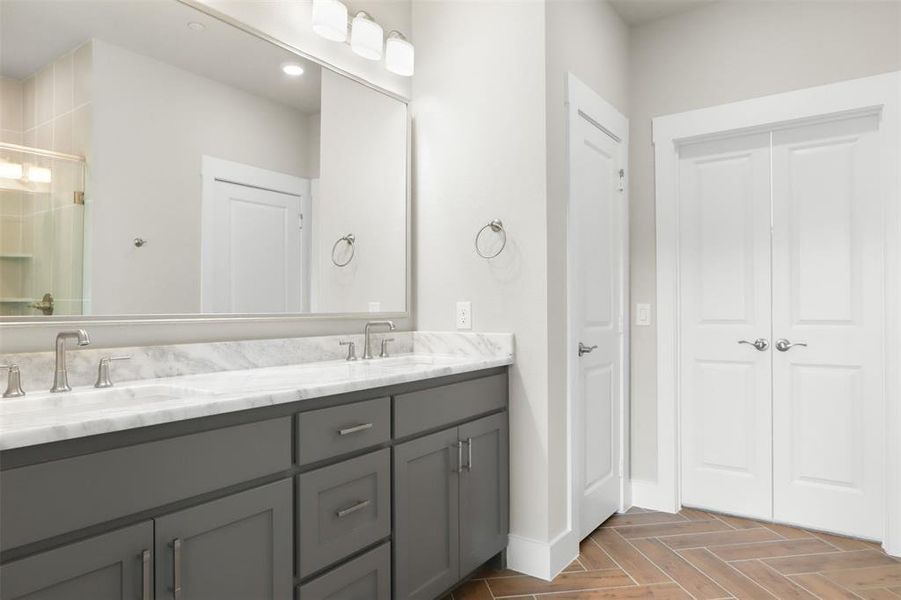 018-20242617SaintHelenaLane-GrandPrairie-TX-75045-PrimaryBathroom.jpg-SMALL 018-20242617SaintHelenaLane-GrandPrairie-TX-75045-PrimaryBathroom.jpg-SMALL