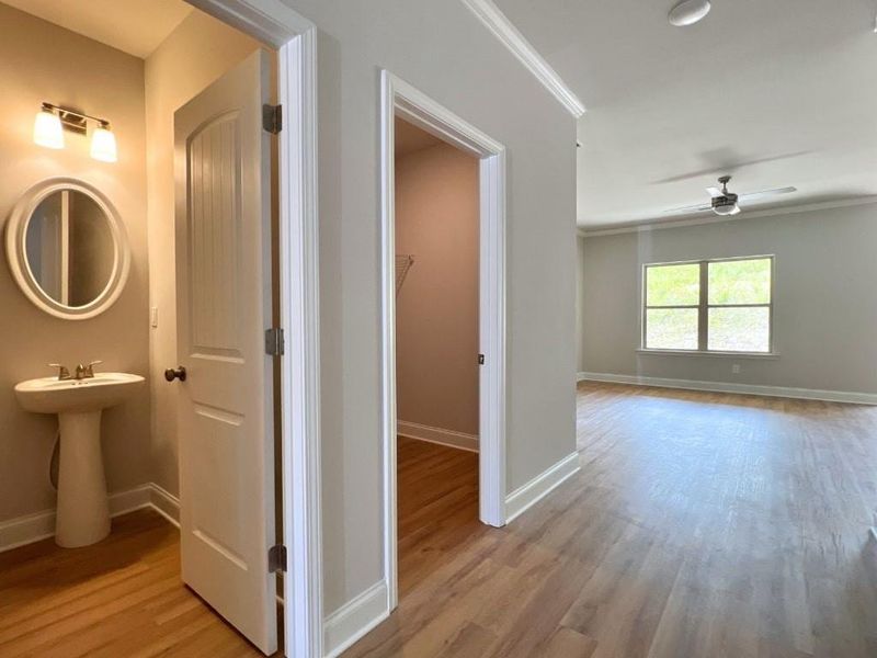 Spacious, unfurnished interior of a new home in , Homer (Image 10).