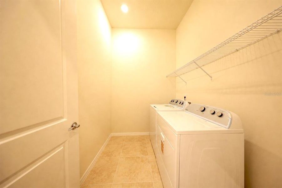 Spacious, unfurnished interior of a new home in , Orlando (Image 20).