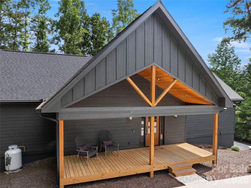 Exterior details and patio area of a home in , Nebo (Image 20).
