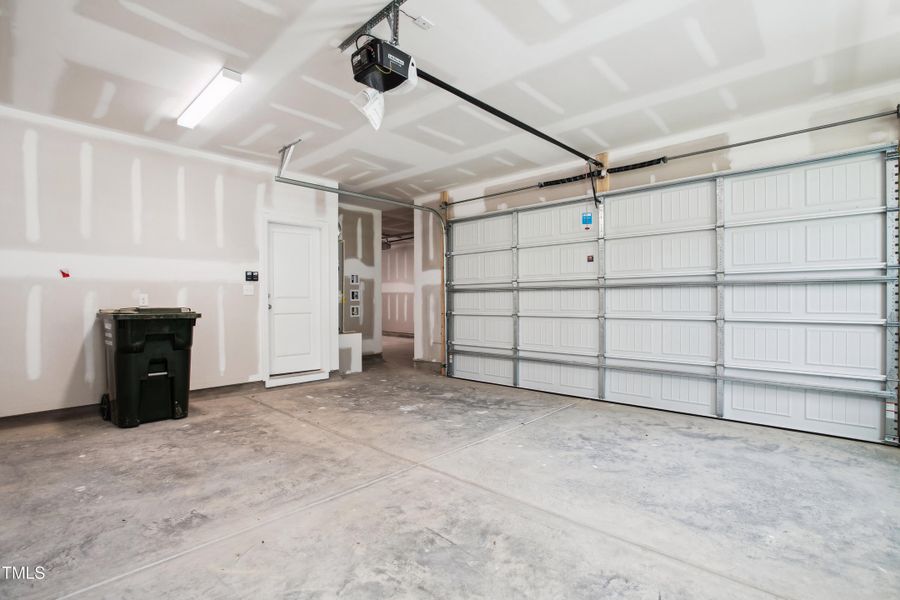 Fontana - BTS 45 - interiors-garage-_mg_ Fontana - BTS 45 - interiors-garage-_mg_