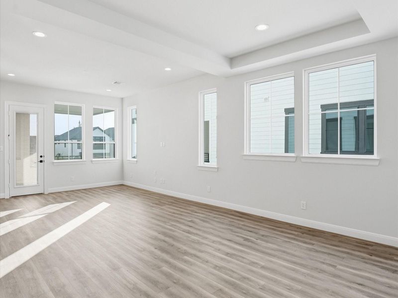 Spacious, unfurnished interior of a new home in Uptown District, Houston (Image 15).