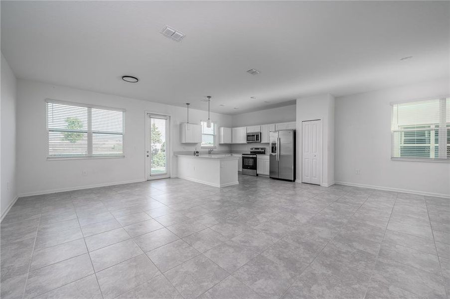 Spacious, unfurnished interior of a new home in , Davenport (Image 24).