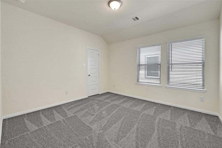 Spacious, unfurnished interior of a new home in Aldine Pines, Houston (Image 14).