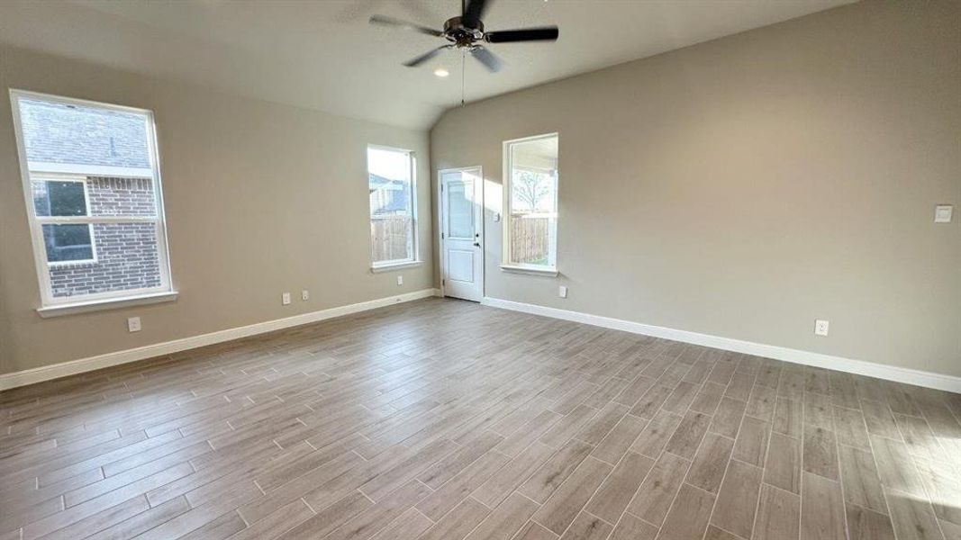 Spacious, unfurnished interior of a new home in Rock Creek Ranch, Fort Worth (Image 22).