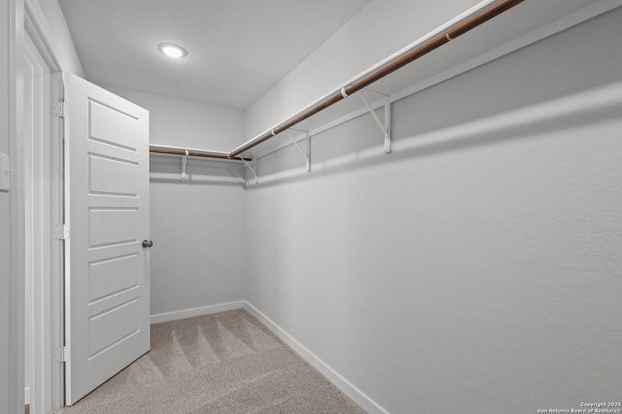 Spacious, unfurnished interior of a new home in Senna, Leon Valley (Image 28). Spacious, unfurnished interior of a new home in Senna, Leon Valley (Image 28).