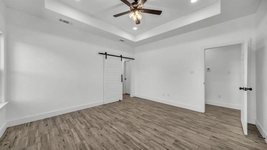 Spacious, unfurnished interior of a new home in , Weatherford (Image 21).