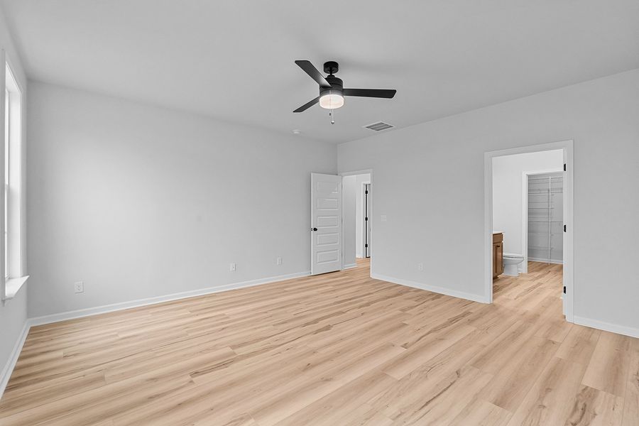 Spacious, unfurnished interior of a new home in Fieldstone, Lexington (Image 38).