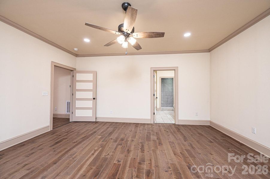 Spacious, unfurnished interior of a new home in , Newton (Image 17).