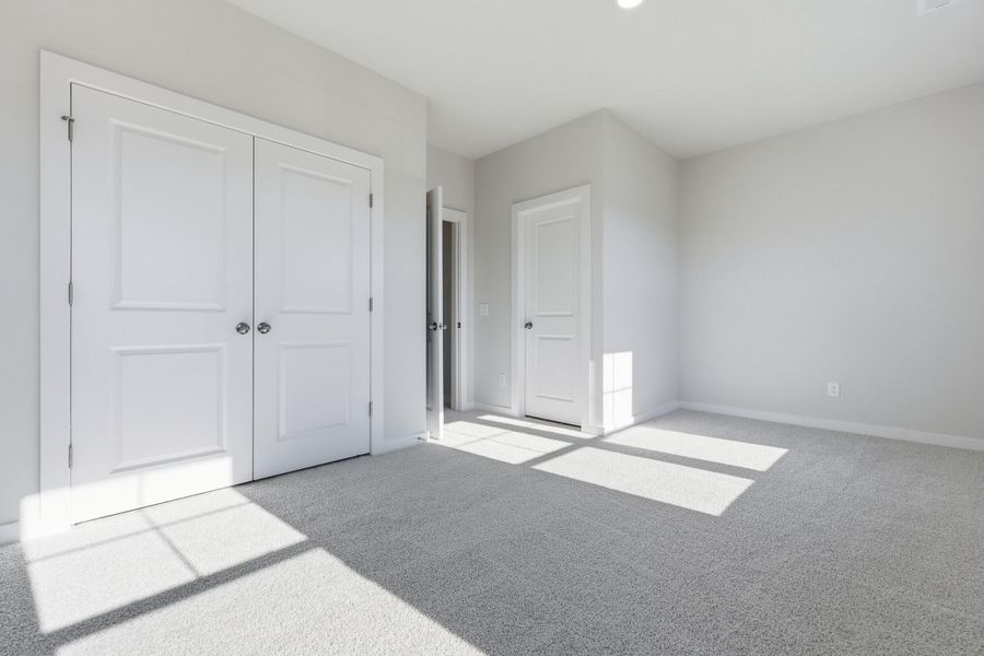 Spacious, unfurnished interior of a new home in , Summerville (Image 20).