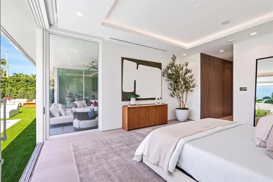 PRIMARY_BEDROOM_ANGLE