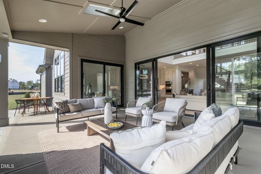 200_MEADOW_WALK_DR_INTERIOR_68 200_MEADOW_WALK_DR_INTERIOR_68