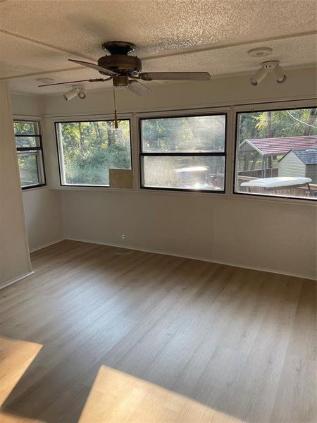 Spacious, unfurnished interior of a new home in , Malakoff (Image 11).