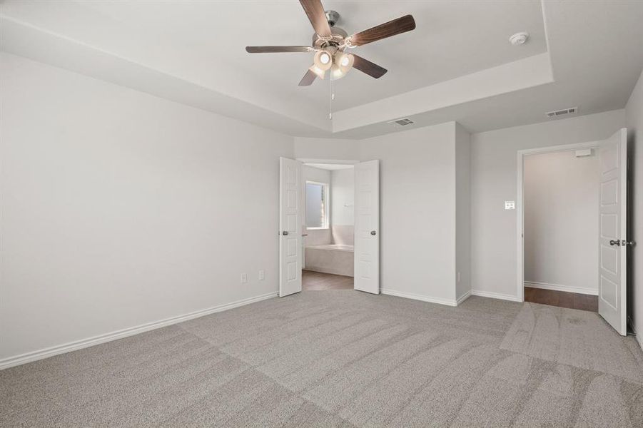 Spacious, unfurnished interior of a new home in Burgess Meadows, Cleburne (Image 15).
