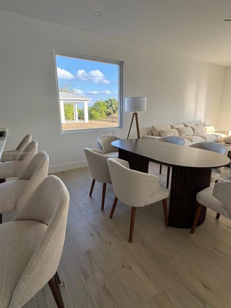 It is being sold unfurnished; the furnishings are shown for visualization purposes only. It is being sold unfurnished; the furnishings are shown for visualization purposes only.