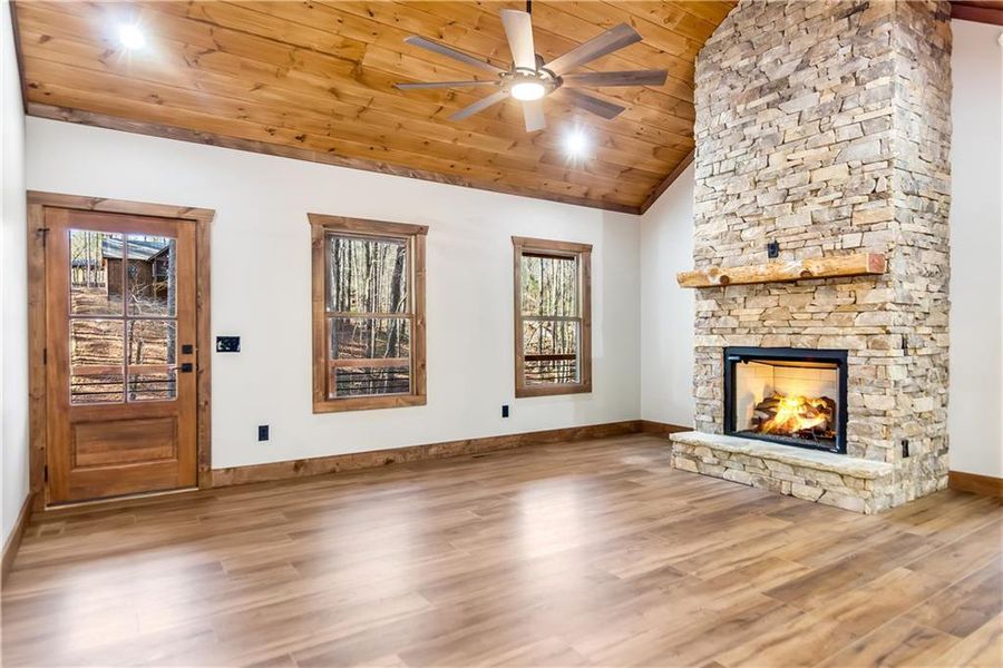 Spacious, unfurnished interior of a new home in , Ellijay (Image 17).