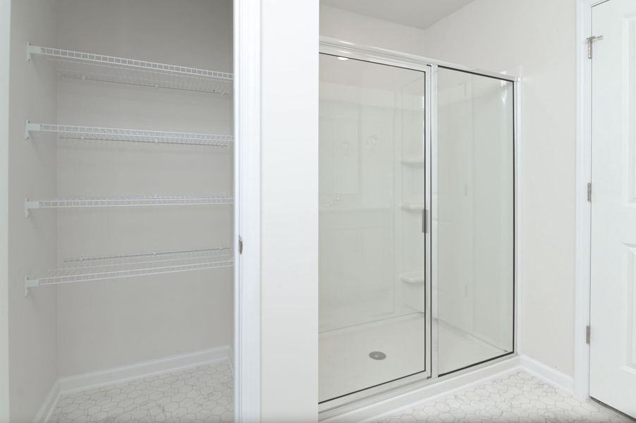 Spacious, unfurnished interior of a new home in Mulberry Landing, Orangeburg (Image 6).