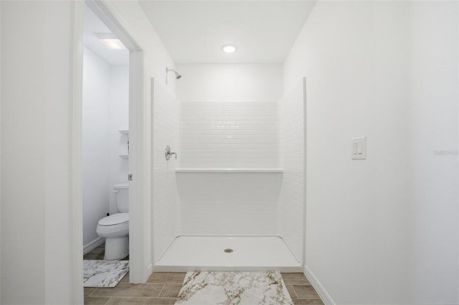 Spacious, unfurnished interior of a new home in , Cape Coral (Image 21).