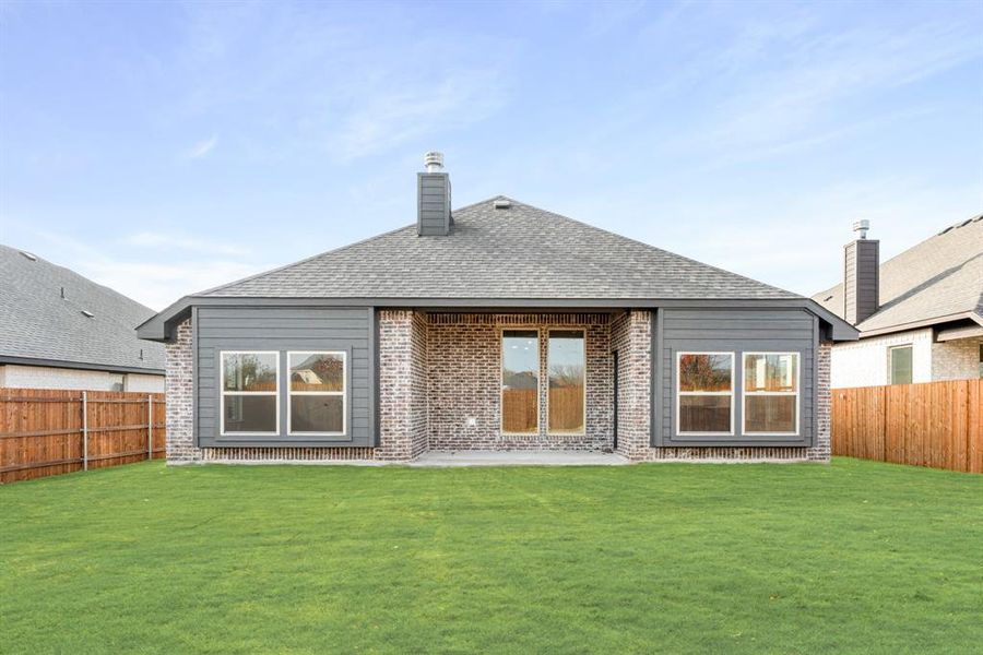 Exterior details and patio area of a home in The Retreat at North Grove 60, Waxahachie (Image 4).